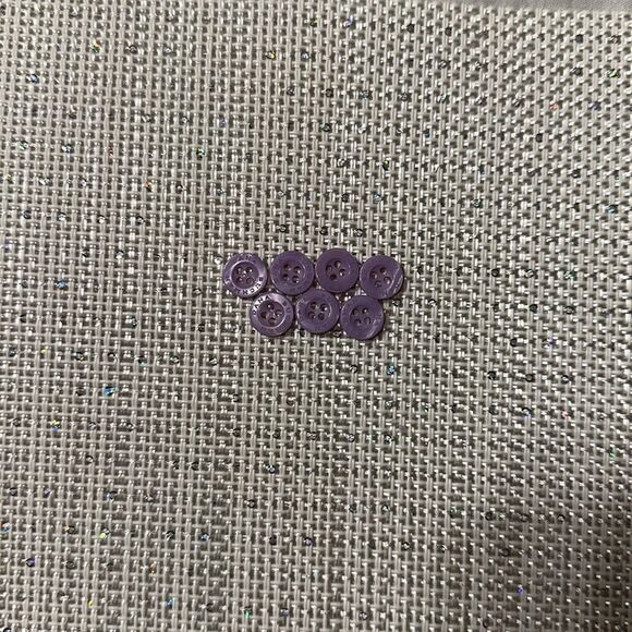 Dana Bachman Lavender Set of 7 blouse buttons - Picture 1 of 4
